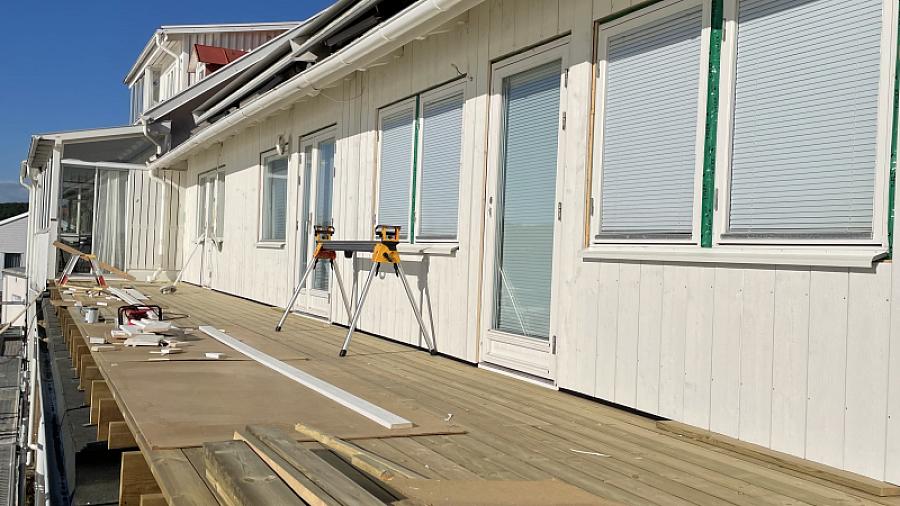 Bild från renoveringen av balkonger och havsfasad